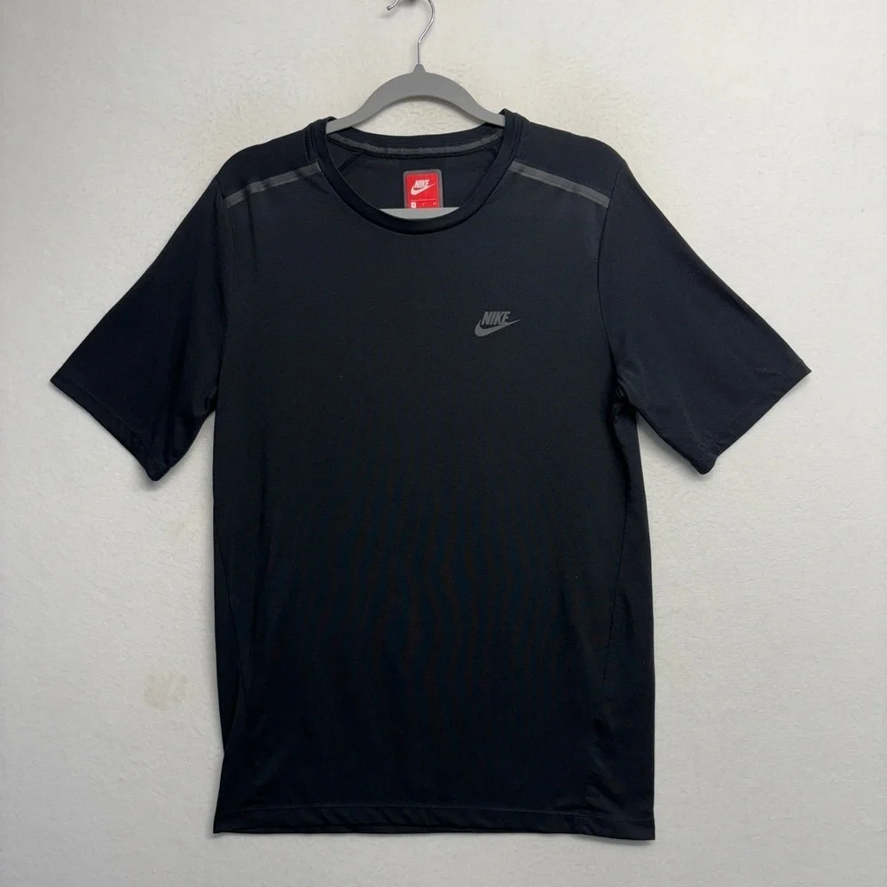 Nike Sportswear Men's Bonded Short Sleeve‎ Black Top (886191-010) - Size S